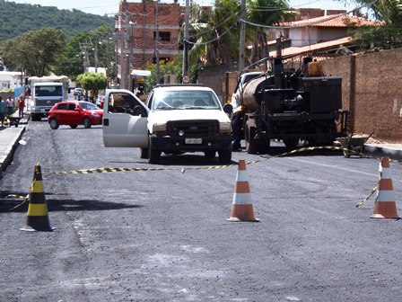 Rua Rio de Contas recebe recapeamento asfáltico