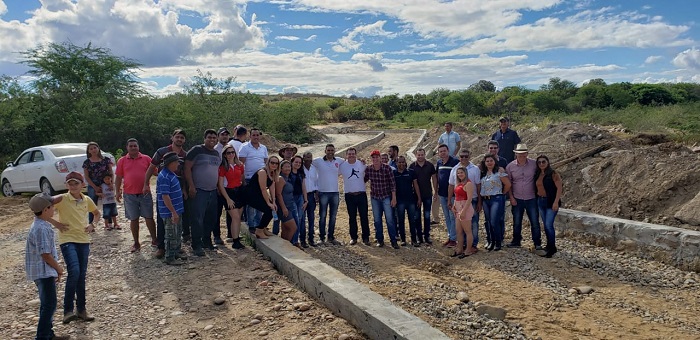 Mirante: Amigos do Areião recebem o deputado Marquinho Viana  que contribui com a construção da passagem molhada