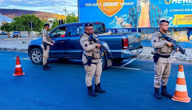 Operação da polícia militar autua 11 veículos e identifica 59 irregularidades em Brumado