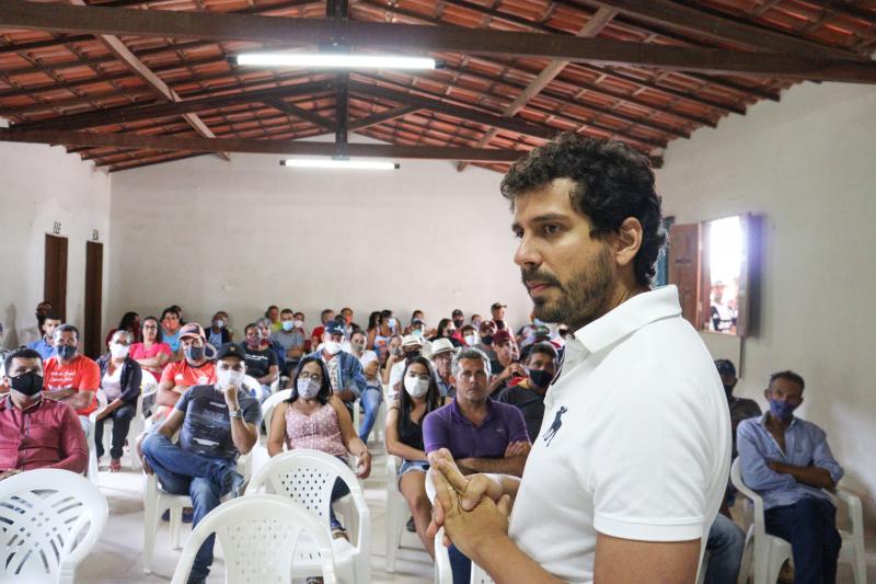 Ituaçu: Pré-candidato a Deputado Estadual Manuel Rocha ouve demandas da Associação de Moradores do Espírito Santos