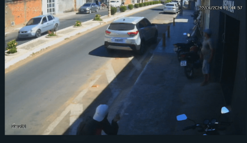 Criança é atropelada por carro quando atravessava rua em Guanambi