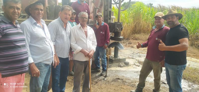 Vereador André Berkovitz comemora perfuração de um novo poço artesiano na comunidade de Sambaibinha