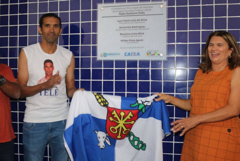Prefeitura de Aracatu inaugura quadra poliesportiva com homenagem a Fábio Santana, Telê
