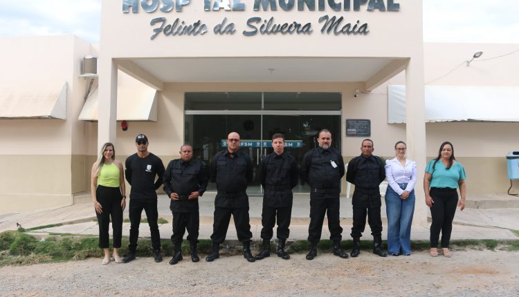 Prefeitura de Aracatu entrega novos uniformes à guarda municipal do hospital 