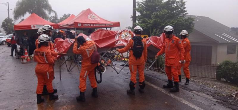 Prefeito de cidade gaúcha parabeniza bombeiros baianos pela bravura na ajuda às vítimas das enchentes